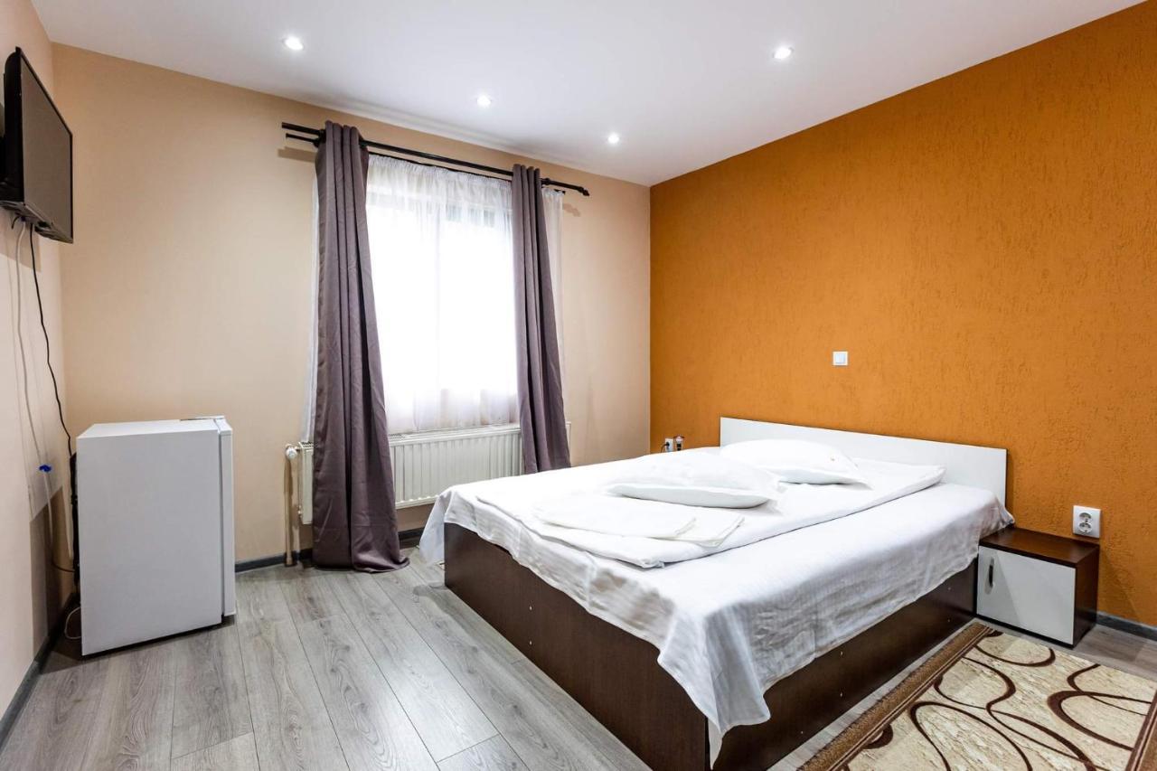 Casa Andy Hotel Busteni Luaran gambar